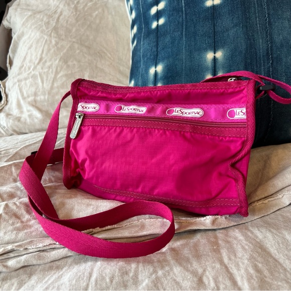 Vintage hot pink Le Sportsac crossbody with pouch - Picture 2 of 7